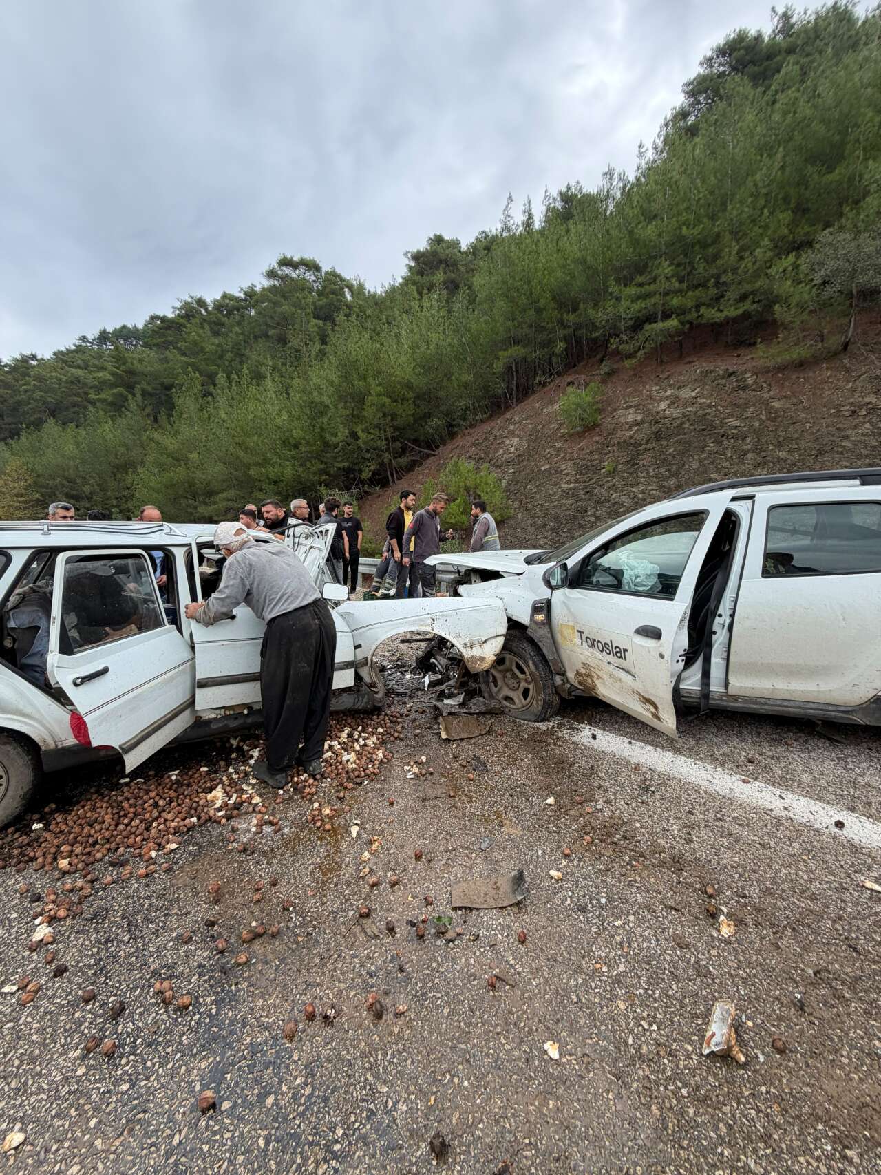 Çarpışan otomobiller bu hale geldi! 1 ölü, 2 yaralı var 1